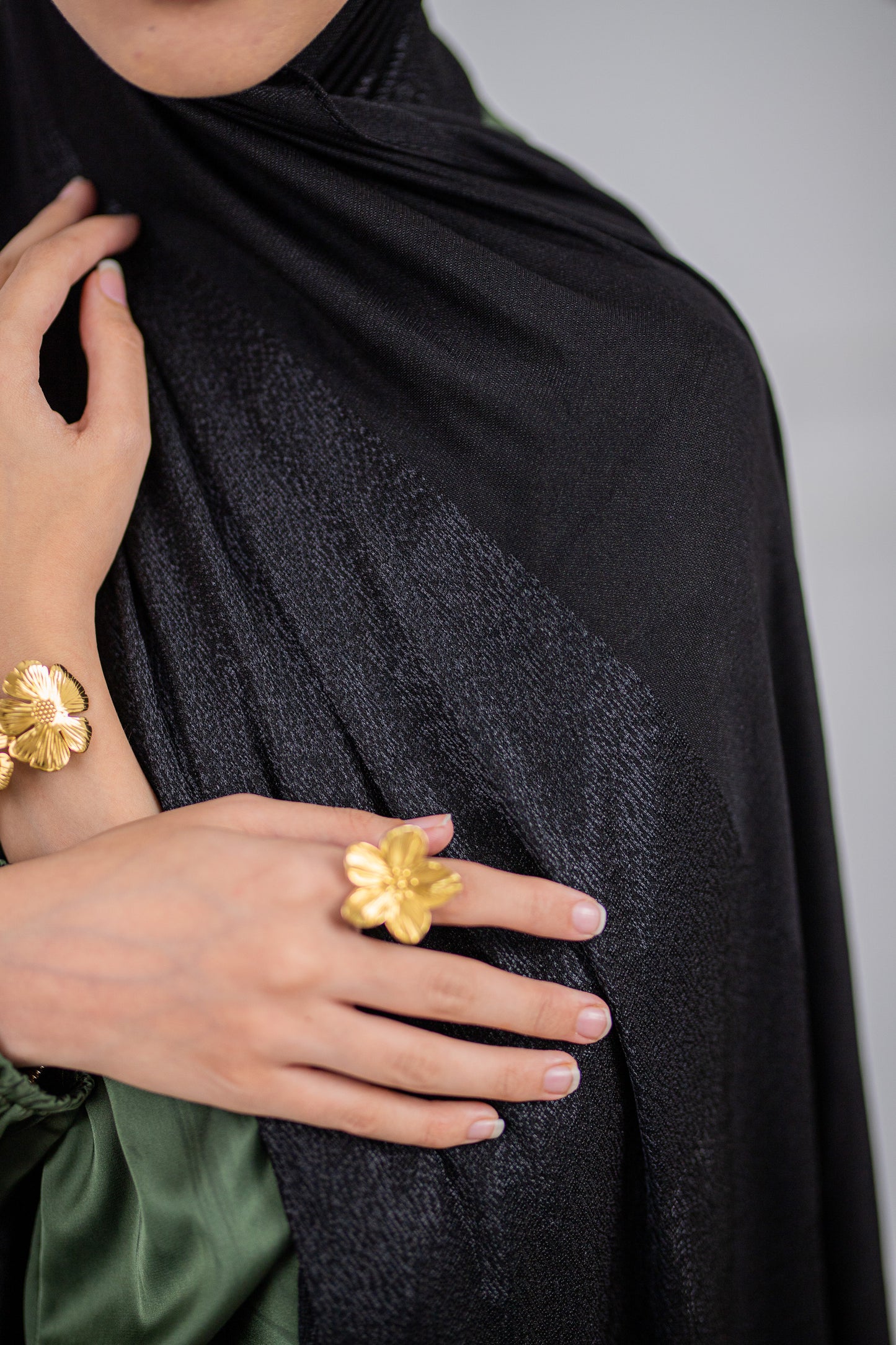 Shiny Jacquard Scarf Black