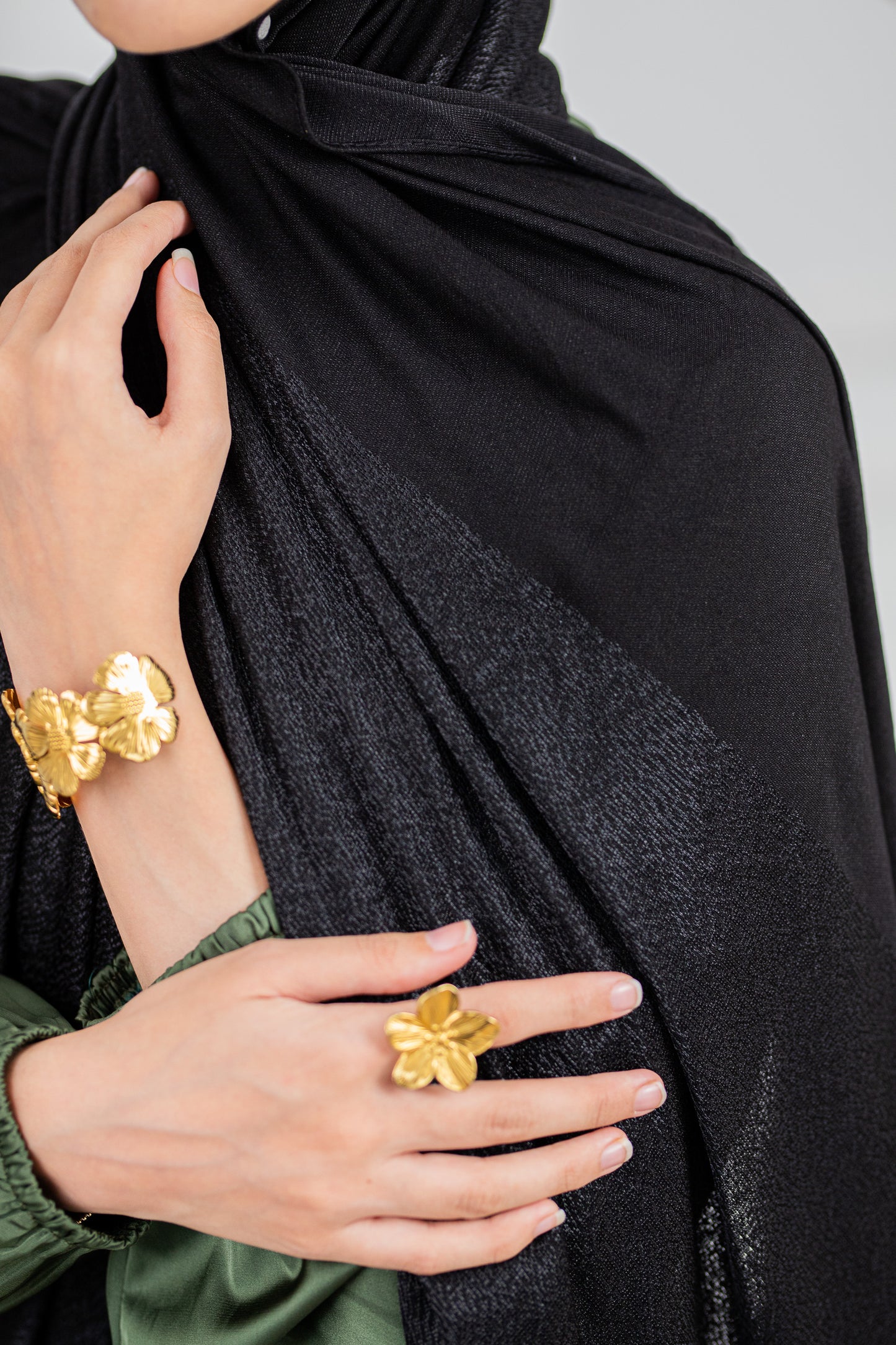 Shiny Jacquard Scarf Black