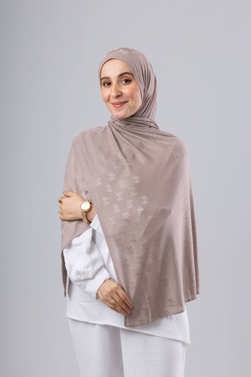 C Jacquard Kuwaiti Scarf in Cafe #Color_Cafe