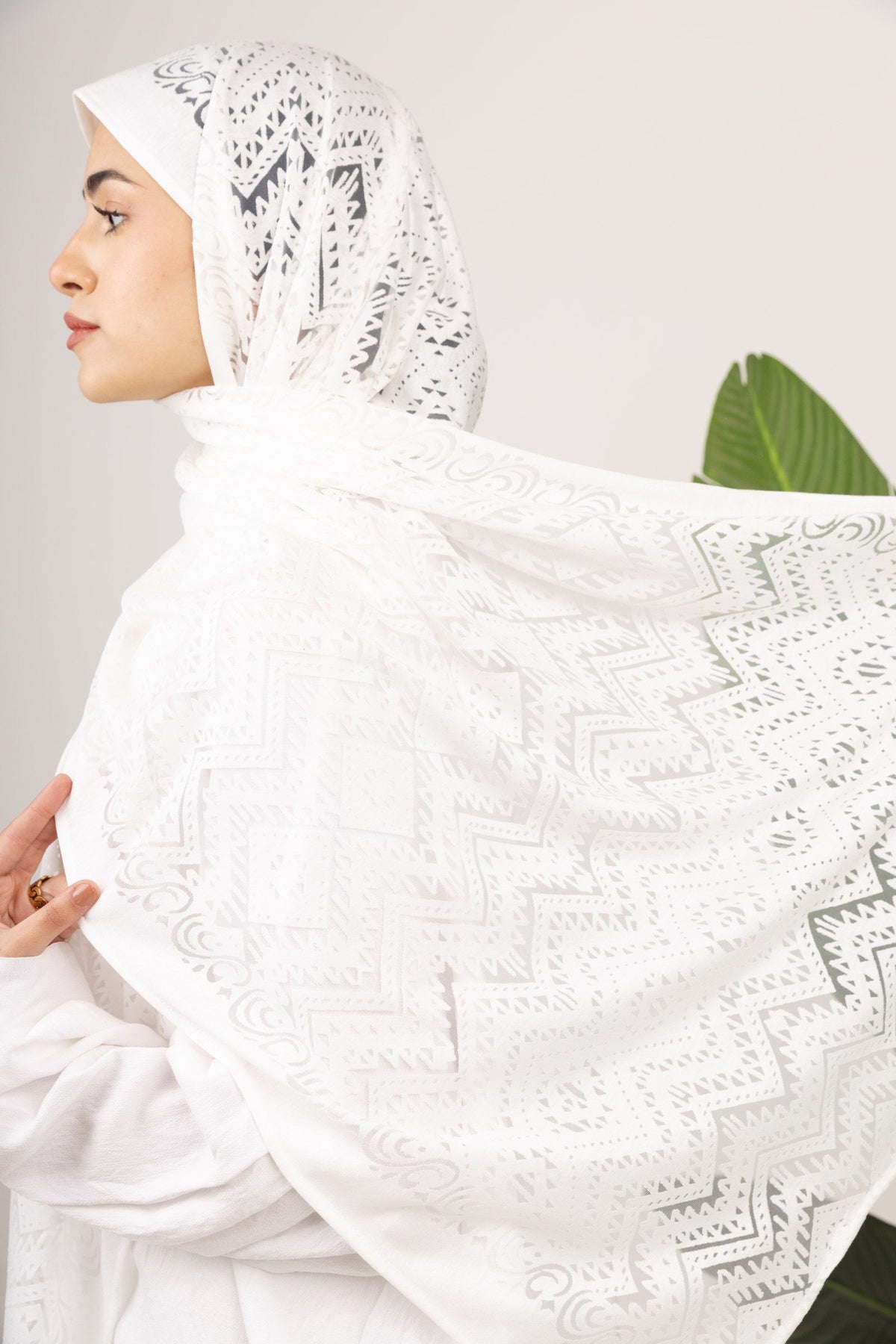 Atlas Devore Kuwaiti Scarf in White #Color_White