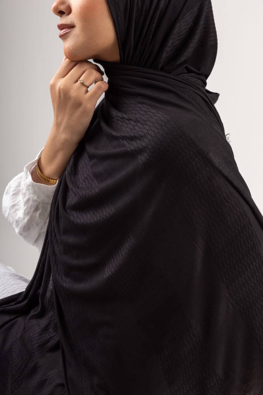 Desert Scale Kuwaiti Scarf in Black #Color_Black
