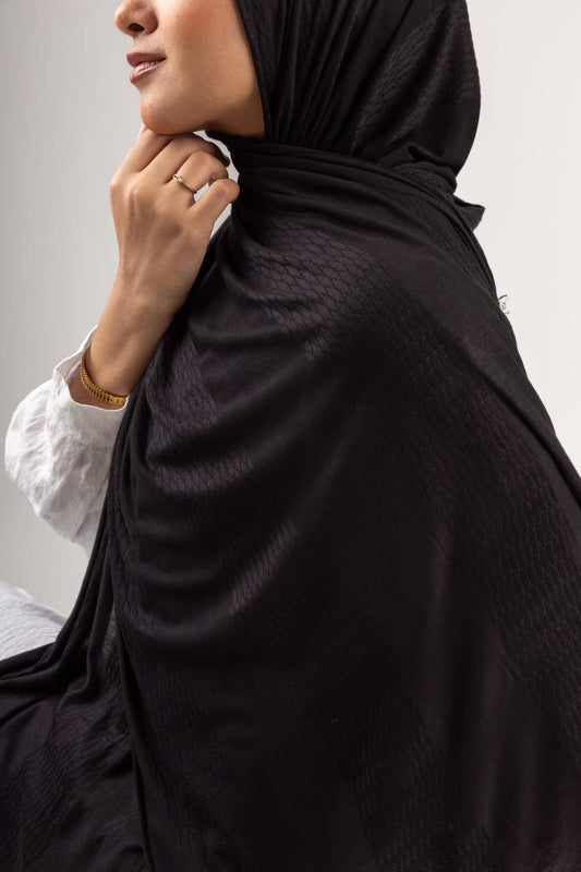 Desert Scale Kuwaiti Scarf in Black #Color_Black