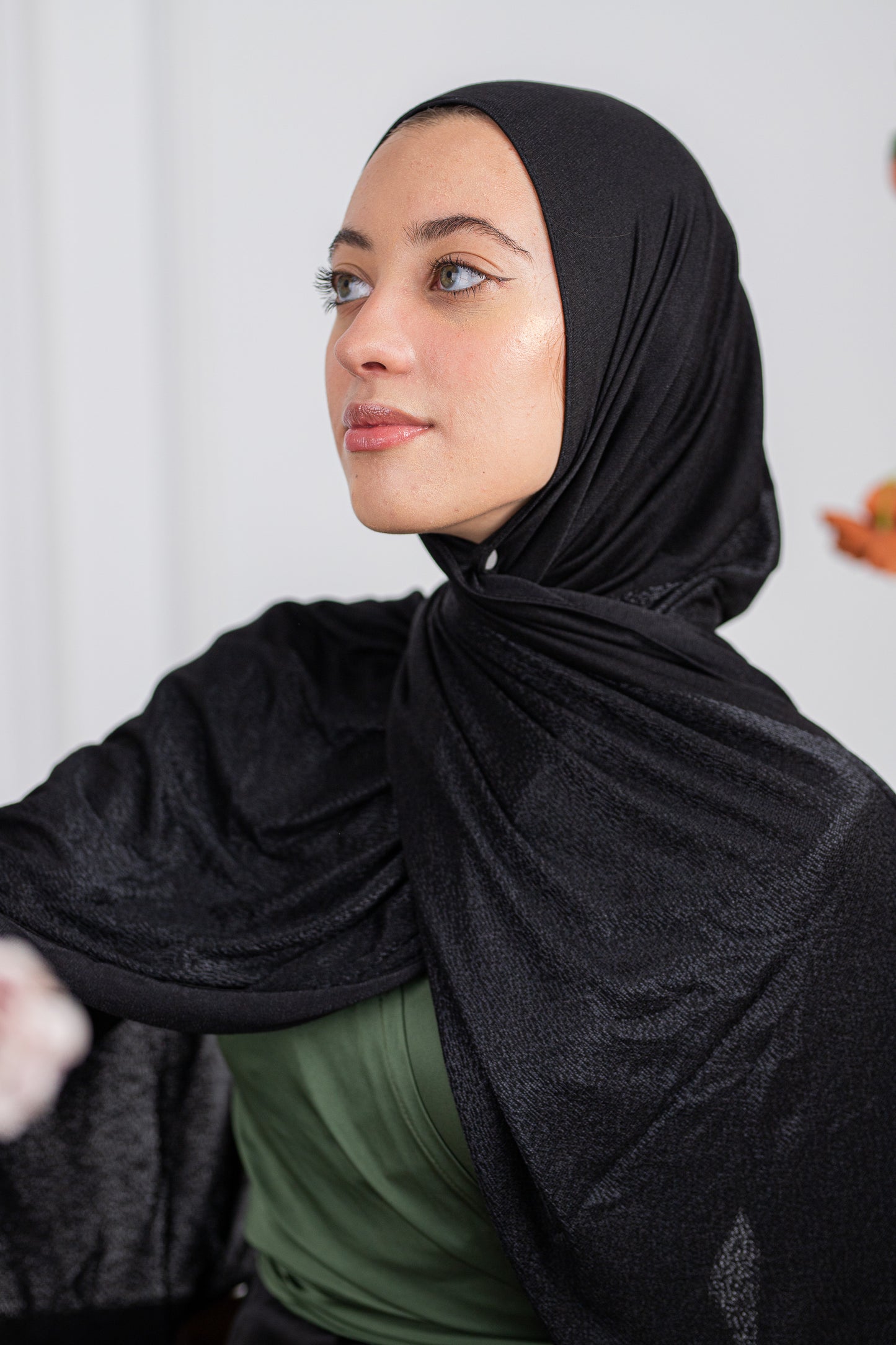 Shiny Jacquard Scarf Black