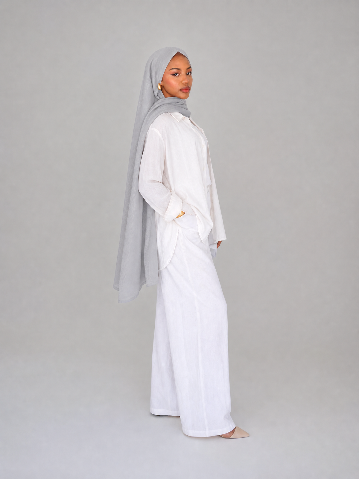 Athena Key Kuwaiti scarf in Light Grey with Greek key jacquard stripe design #Color_Light Grey