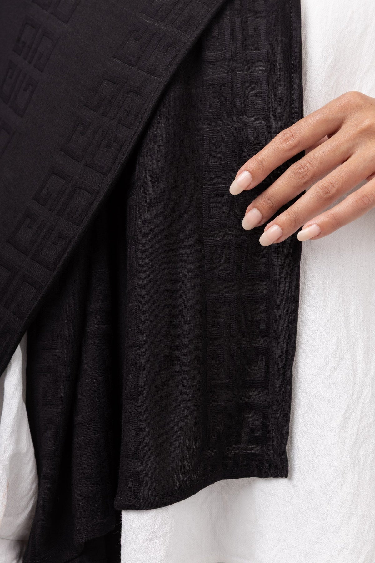 Maze Kuwaiti Scarf in Black #Color_Black
