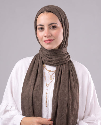 Soft Crinkle Scarf in Brown #Color_Brown