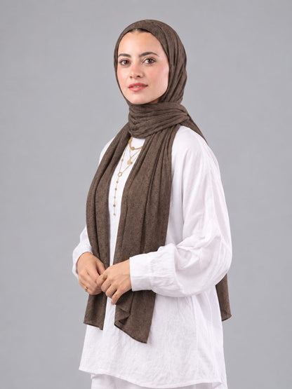 Soft Crinkle Scarf in Brown #Color_Brown