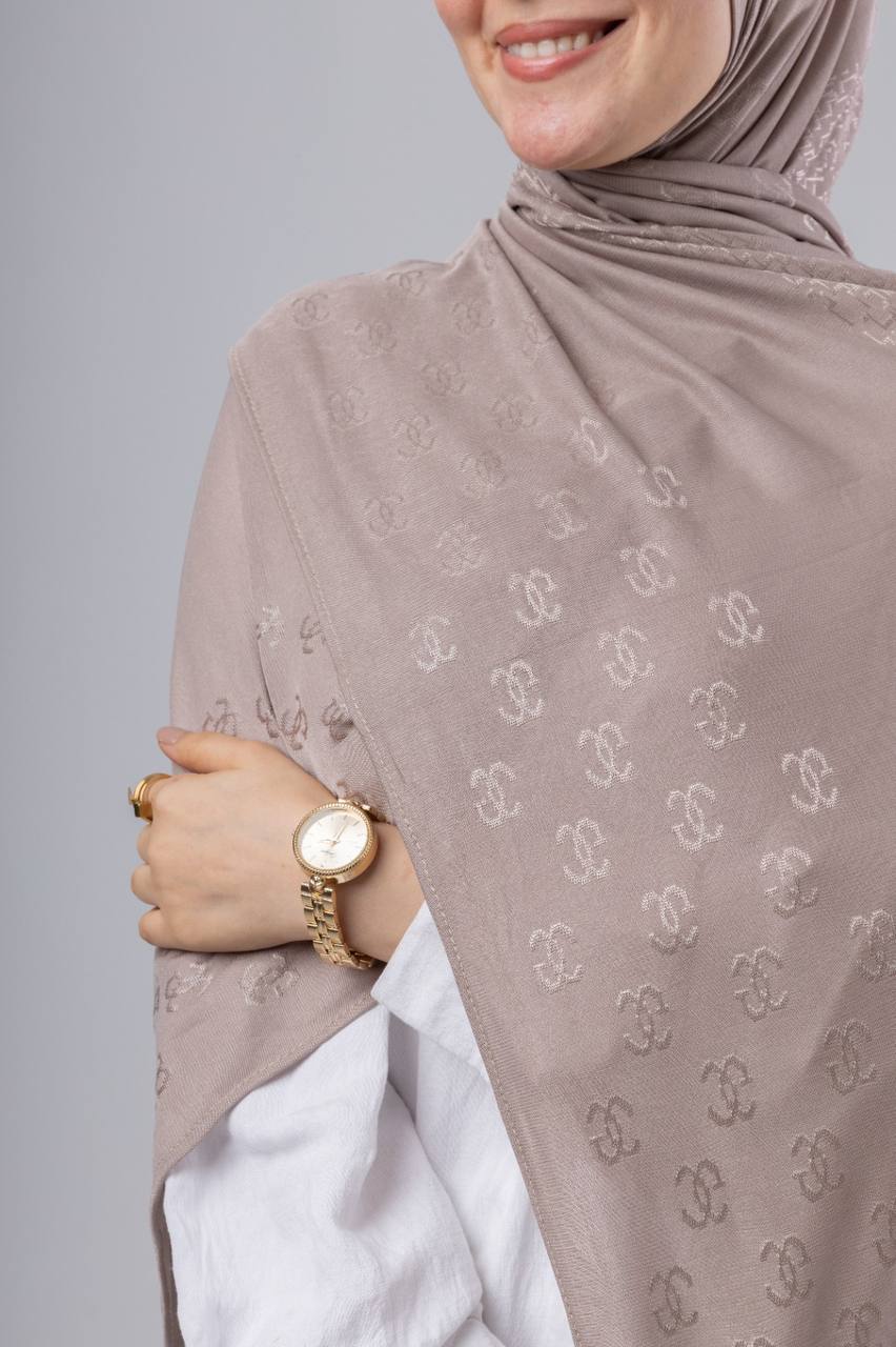 C Jacquard Kuwaiti Scarf in Cafe #Color_Cafe