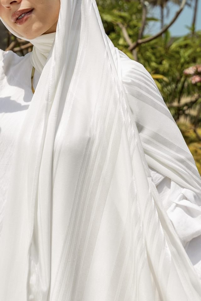 Comfort Jacquard Kuwaiti Scarf in White #Color_White