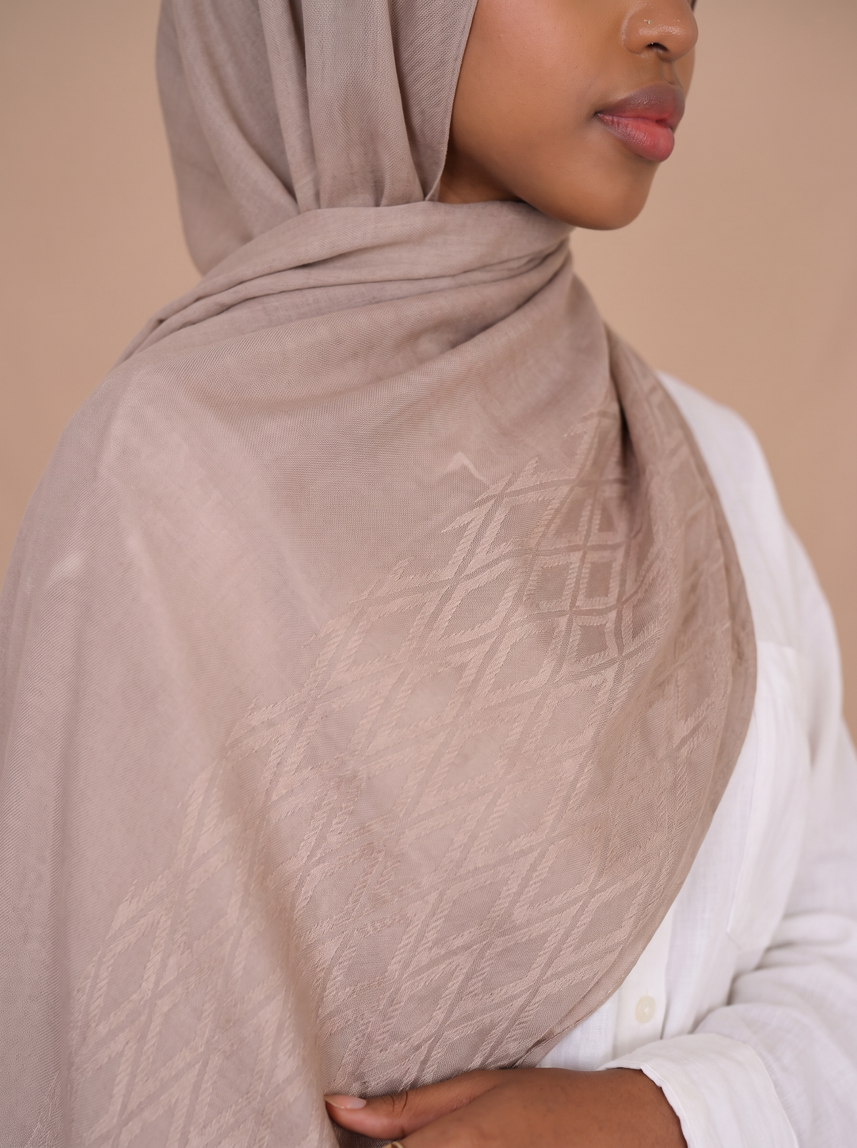 Samarkand Kuwaiti Scarf in Dark Beige #Color_Dark Beige