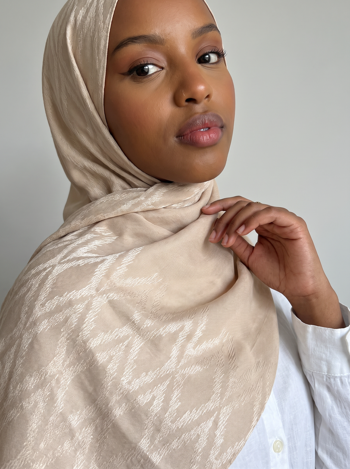 Samarkand Kuwaiti Scarf in Medium Beige #Color_Medium Beige
