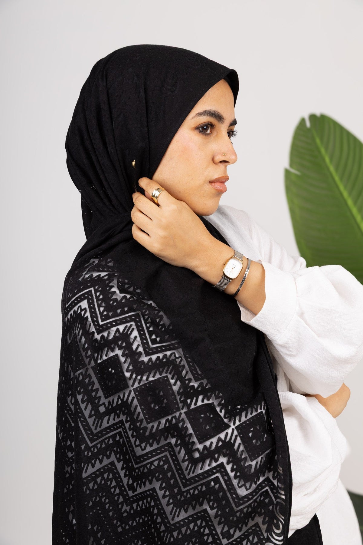 Atlas Devore Kuwaiti Scarf in Black #Color_Black