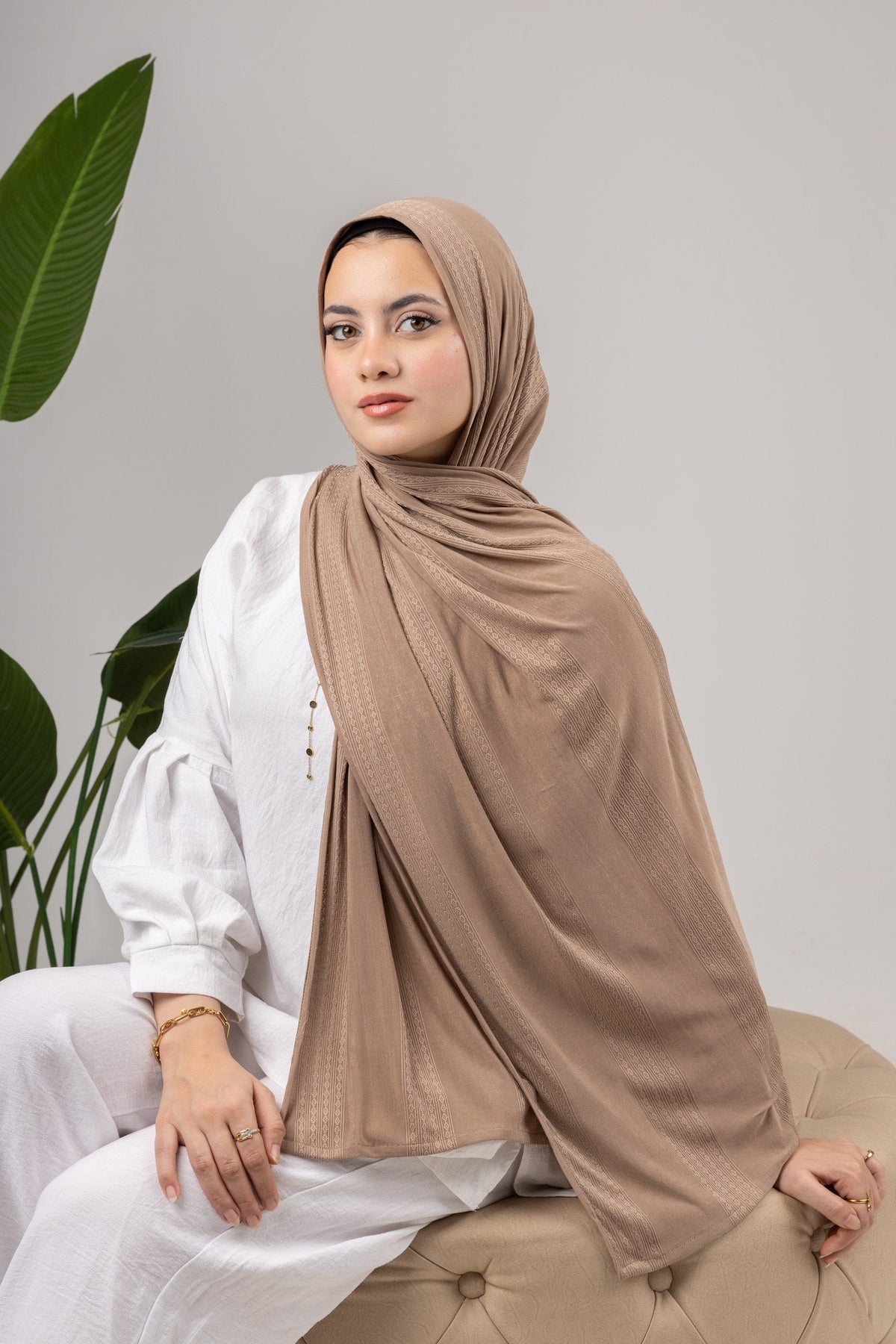 Diamond Stripe Kuwaiti Scarf in Beige #Color_Beige
