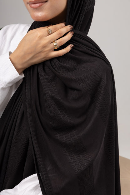 Diamond Stripe Kuwaiti Scarf in Black #Color_Black