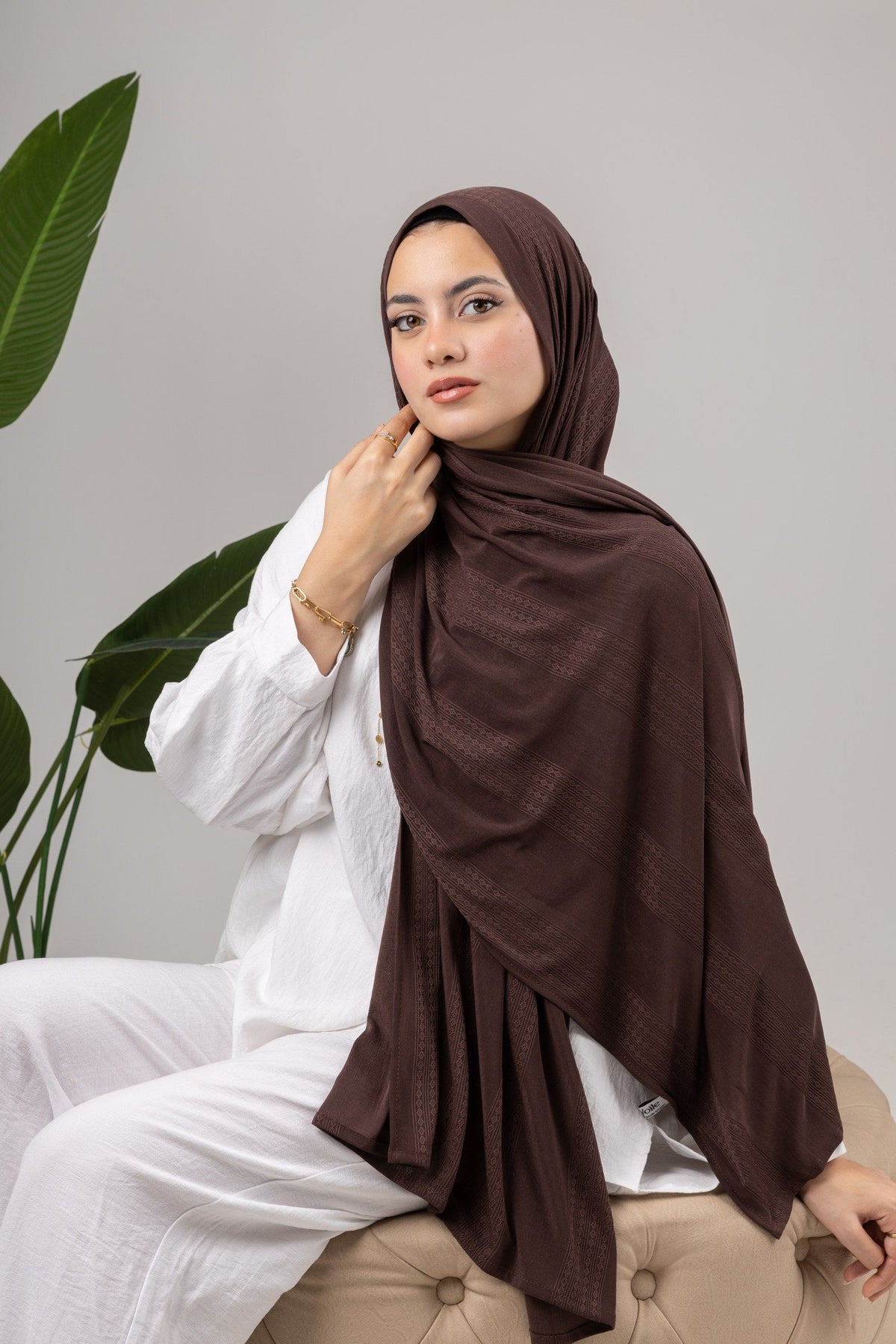 Diamond Stripe Kuwaiti Scarf in Brown #Color_Brown