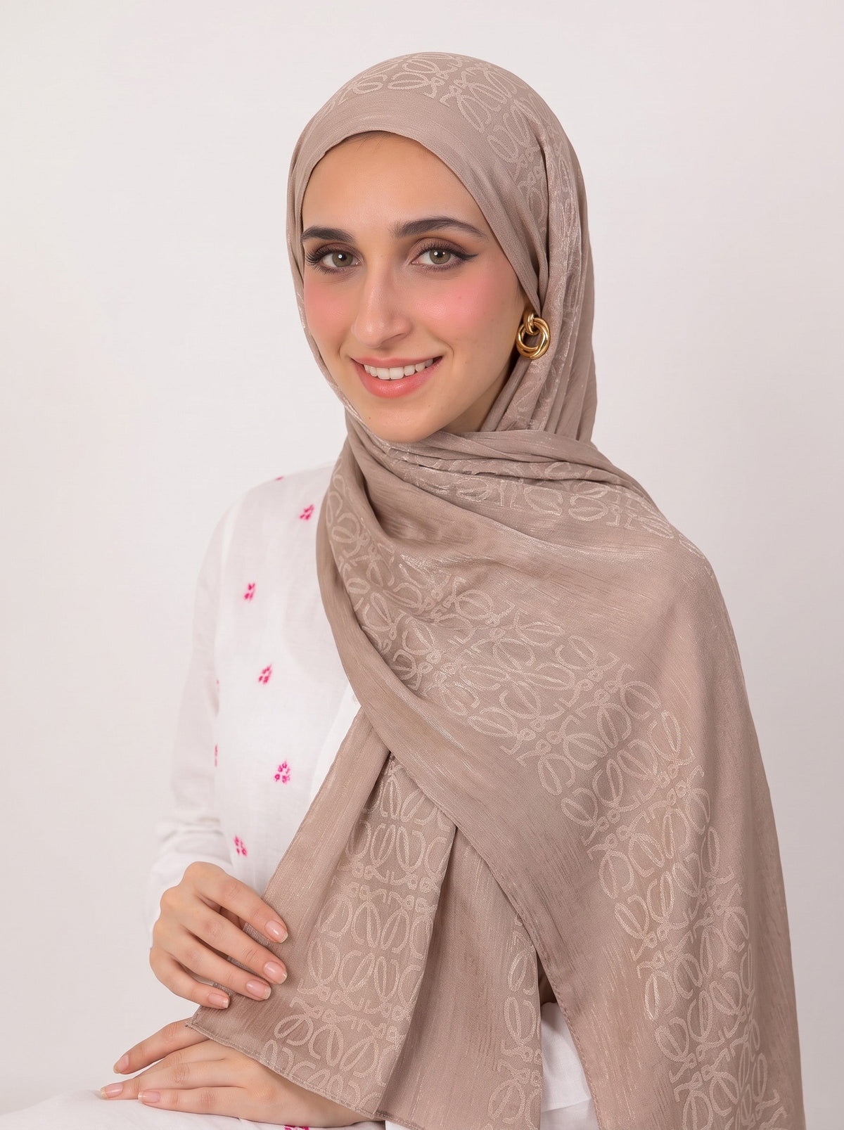 Anagram Weave Kuwaiti Scarf in Dark Beige #Color_Dark Beige