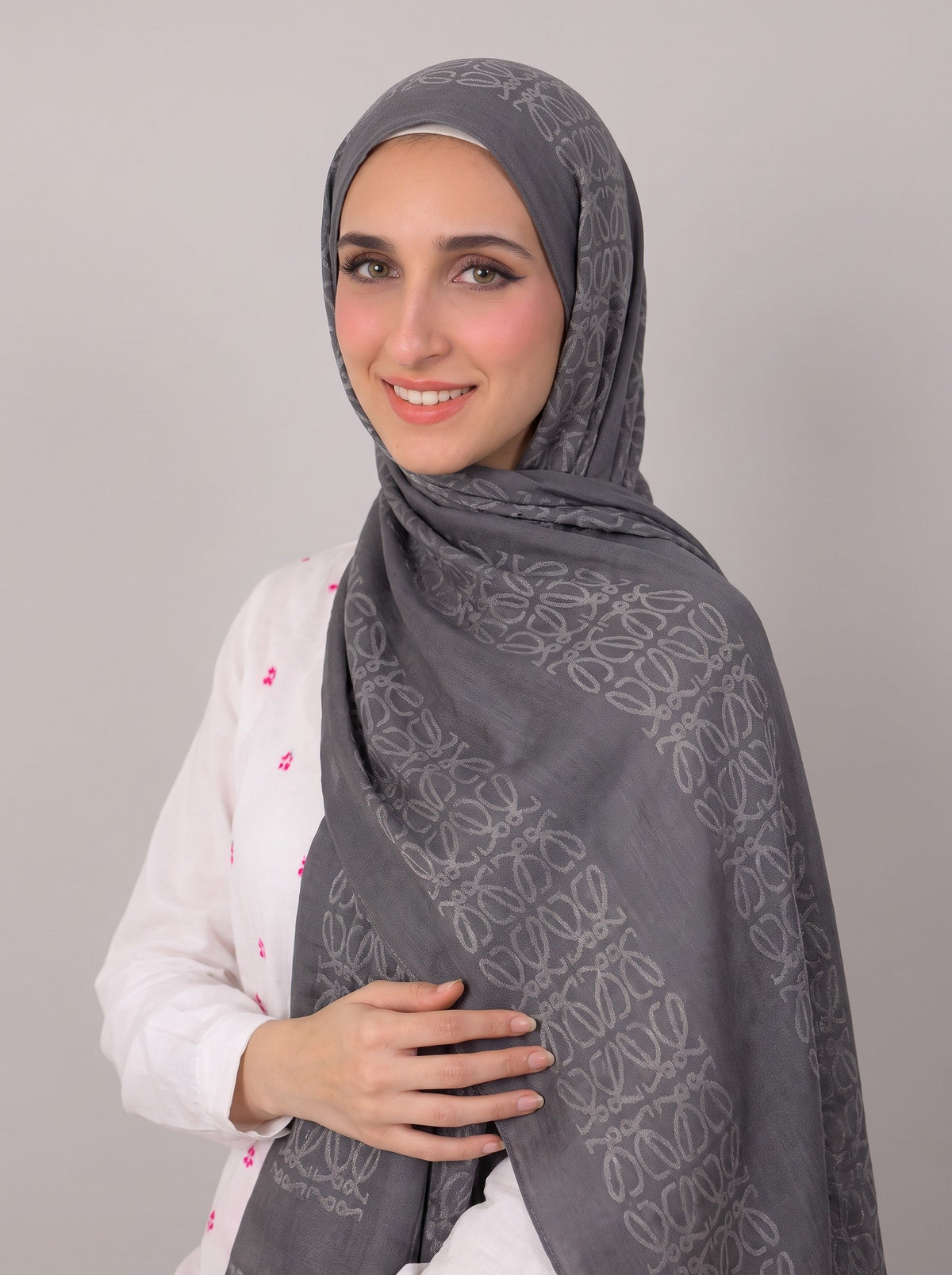 Anagram Weave Kuwaiti Scarf in Dark Grey #Color_Dark Grey