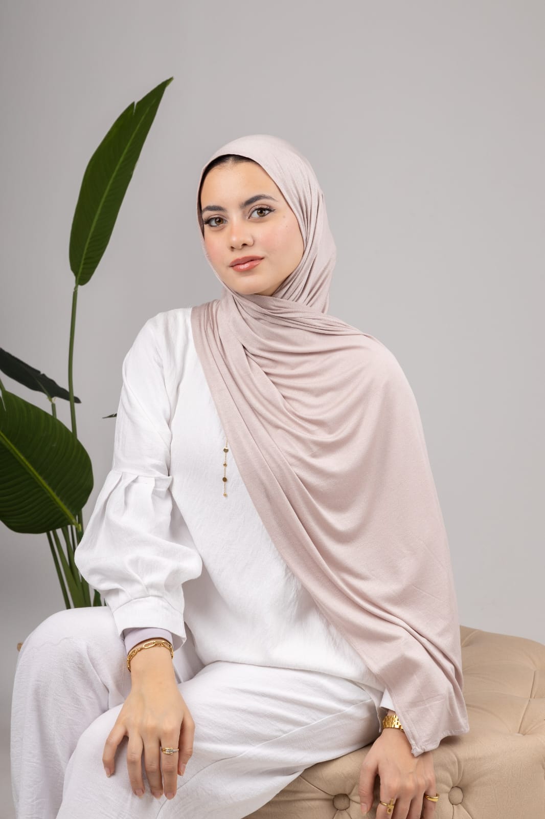 Pure Jersey Kuwaiti Scarf in Medium Grey #Color_Medium Grey