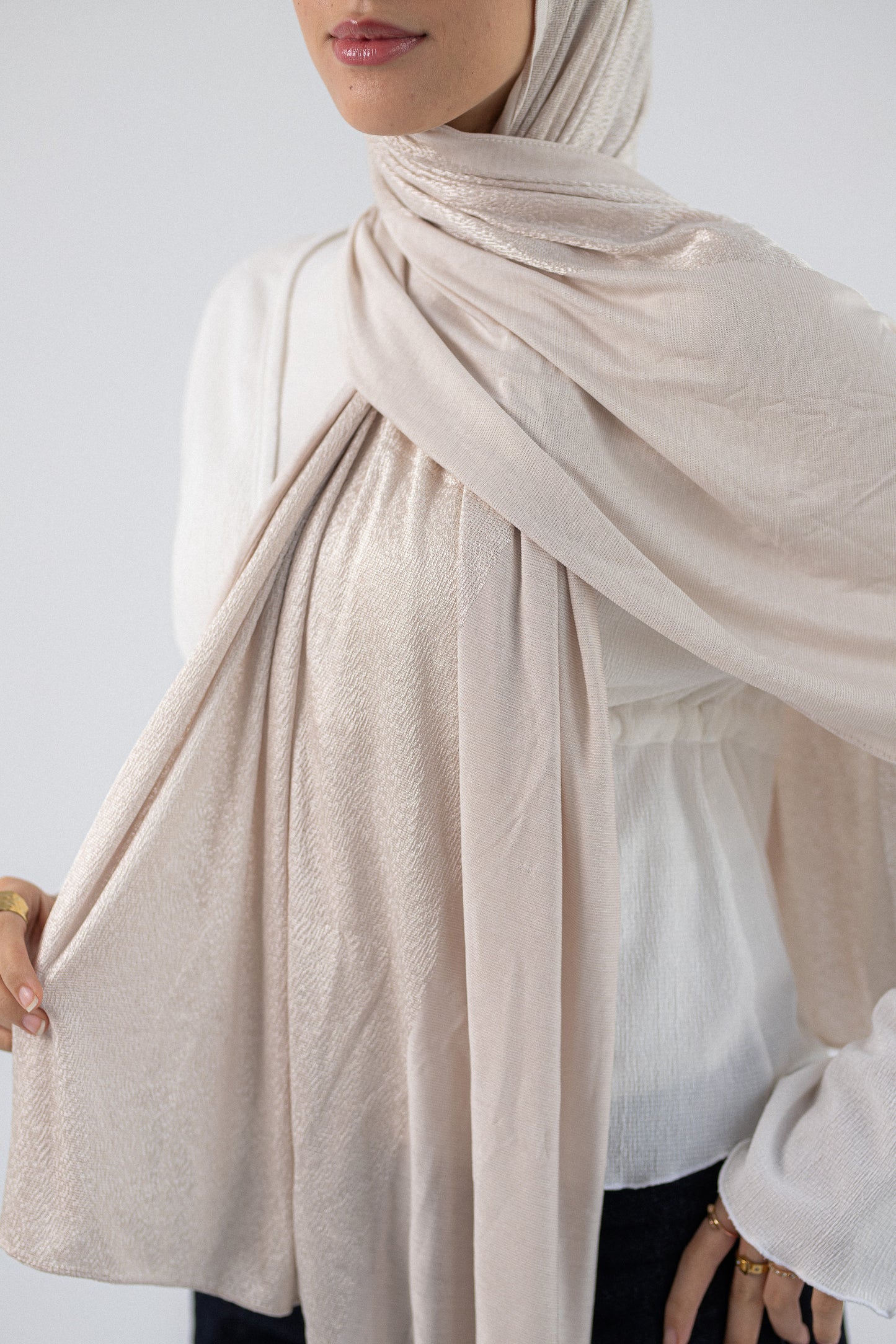 Shiny Jacquard Scarf Beige